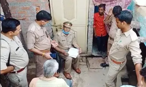 घटनास्थल की जांच करते थानाध्यक्ष ललौली योगेंद्र घटनास्थल की जांच करते थानाध्यक्ष ललौली योगेंद्र