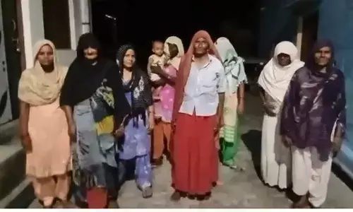 नोएडा में वैक्सीन को लेकर महिलाओं में आक्रोश, वीडियो हुआ वायरल