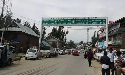 जम्मू-कश्मीर में करीब 2 साल बाद, मुगल रोड ट्रैफिक के लिए फिर से खुली... जम्मू-कश्मीर में करीब 2 साल बाद, मुगल रोड ट्रैफिक के लिए फिर से खुली...