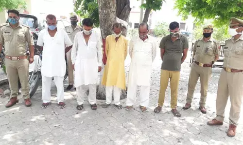 शामली पुलिस के समक्ष 5 गैंगस्टर ने किया आत्मसमर्पण शामली पुलिस के समक्ष 5 गैंगस्टर ने किया आत्मसमर्पण