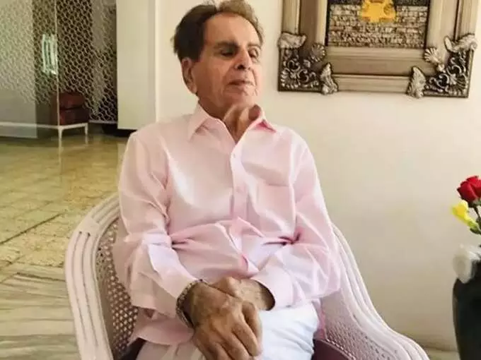 Veteran actor Dilip Kumar passes away: अभिनेता दिलीप कुमार का निधन Veteran actor Dilip Kumar passes away: अभिनेता दिलीप कुमार का निधन