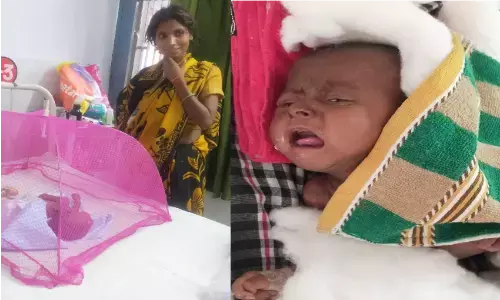 मासूम के इलाज के लिए दर-दर की ठोकरें खा रही विक्षिप्त मां मासूम के इलाज के लिए दर-दर की ठोकरें खा रही विक्षिप्त मां