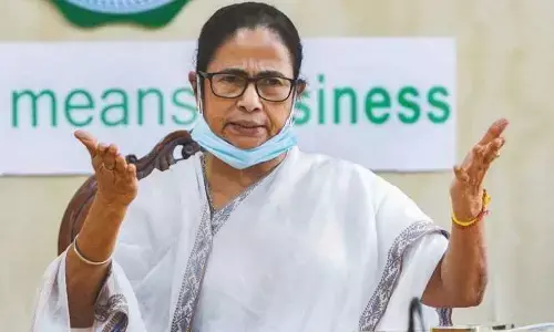 कोलकाता HC  ने ममता बनर्जी पर लगाया 5 लाख रुपये का जुर्माना कोलकाता HC  ने ममता बनर्जी पर लगाया 5 लाख रुपये का जुर्माना