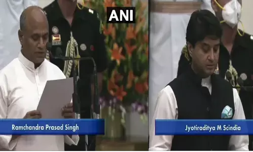 Live: शुरू हो गया मोदी का कैबिनेट विस्तार कार्यक्रम, नारायण राणे, सोनोवाल और सिंधिया ने ली कैबिनेट मंत्री पद की शपथ Live: शुरू हो गया मोदी का कैबिनेट विस्तार कार्यक्रम, नारायण राणे, सोनोवाल और सिंधिया ने ली कैबिनेट मंत्री पद की शपथ