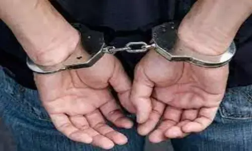 अंतर्राज्यीय 02 शातिर चोर किये गिरफ्तार, चोरी किये गये सोने-चाँदी के जेवर बरामद अंतर्राज्यीय 02 शातिर चोर किये गिरफ्तार, चोरी किये गये सोने-चाँदी के जेवर बरामद