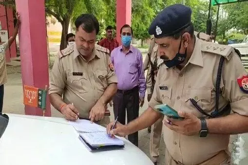इटावा: भाजपा ब्लॉक प्रमुख प्रत्याशी के समर्थक को लगी गोली इटावा: भाजपा ब्लॉक प्रमुख प्रत्याशी के समर्थक को लगी गोली