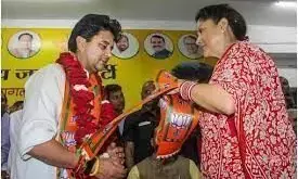 भतीजे की ताजपोशी से बुआ खुश... भतीजे की ताजपोशी से बुआ खुश...