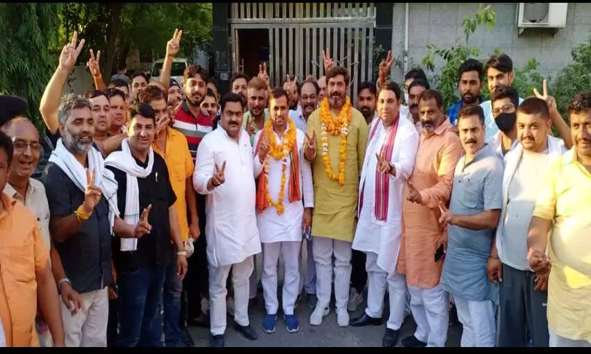 ब्लॉक प्रमुख चुनाव में विजयी प्रत्याशियों का हुआ जबरदस्त स्वागत ब्लॉक प्रमुख चुनाव में विजयी प्रत्याशियों का हुआ जबरदस्त स्वागत
