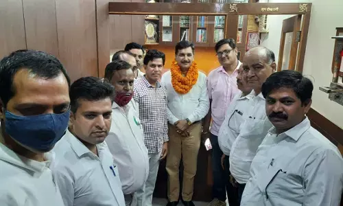 बार काउंसिल के को चेयरमैन एडवोकेट शिव किशोर गौड़ का किया अभिनंदन