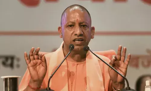 बिजली को लेकर सीएम योगी ने अधिकारियों को दिया आदेश बिजली को लेकर सीएम योगी ने अधिकारियों को दिया आदेश