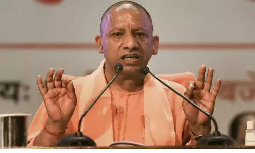 सीएम योगी ने सोशल मीडिया को बेलगाम घोड़ा बताया,नकारात्मक छवि प्रस्तुत करने वालों को दी कड़ी चेतावनी सीएम योगी ने सोशल मीडिया को बेलगाम घोड़ा बताया,नकारात्मक छवि प्रस्तुत करने वालों को दी कड़ी चेतावनी