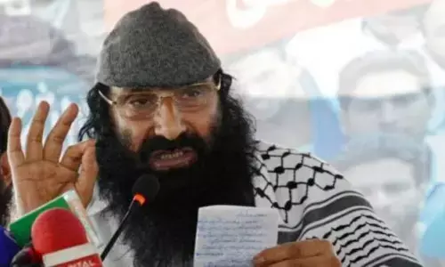 हिजबुल प्रमुख मुजाहिद्दीन के बेटे समेत जम्मू कश्मीर में 11 सरकारी कर्मचारी हुए बर्खास्त..