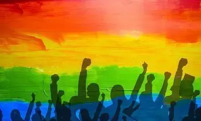 बर्लिन की सड़कों पर टॉपलेस होकर उतरीं महिलाएं, जर्मनी में भड़का महिलाओं का गुस्सा.. बर्लिन की सड़कों पर टॉपलेस होकर उतरीं महिलाएं, जर्मनी में भड़का महिलाओं का गुस्सा..