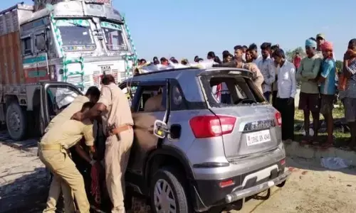 जौनपुर में भीषण सड़क हादसा, 5 की मौत जौनपुर में भीषण सड़क हादसा, 5 की मौत