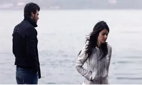 इश्क में धोखा और दर्दे दिल अब नहीं होता है किसी पर एतबार इश्क में धोखा और दर्दे दिल अब नहीं होता है किसी पर एतबार