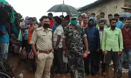 शारीरिक संबंध बनाते समय प्रेमी की मौत, प्रेमिका के दोनों पैर टूटे… शारीरिक संबंध बनाते समय प्रेमी की मौत, प्रेमिका के दोनों पैर टूटे…