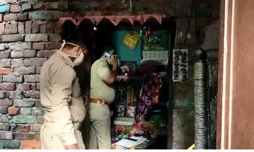 धारदार हथियार से बुजुर्ग पति पत्नी को उतारा मौत के घाट