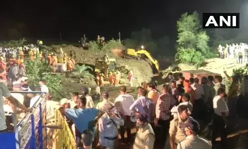 MP : 8 साल की बच्ची को बचाने गए 30 लोग कुएं में जा गिरे, 4 की मौत, 11 लोग लापता