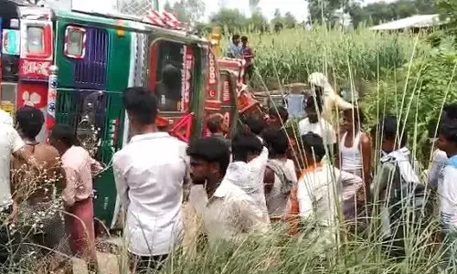 рд▓рдЦрдирдК рдореЗрдВ рджрд░реНрджрдирд╛рдХ рд╕рдбрд╝рдХ рд╣рд╛рджрд╕рд╛, 5 рд▓реЛрдЧреЛрдВ рдХреА рдореМрдХреЗ рдкрд░ рд╣реА рдореМрдд рд▓рдЦрдирдК рдореЗрдВ рджрд░реНрджрдирд╛рдХ рд╕рдбрд╝рдХ рд╣рд╛рджрд╕рд╛, 5 рд▓реЛрдЧреЛрдВ рдХреА рдореМрдХреЗ рдкрд░ рд╣реА рдореМрдд