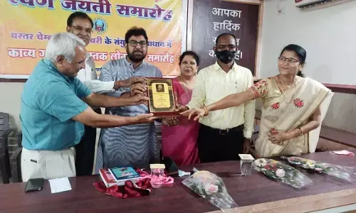 बस्तर चेंबर ऑफ कॉमर्स और कादंबरी ने किया कृषक साहित्यकार डॉ राजाराम त्रिपाठी का सम्मान, प्रदान किया स्वर्ण जयंती समारोह स्मृति चिन्ह