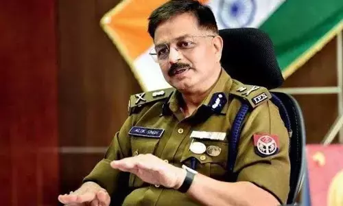 गौतमबुद्धनगर: कार चोरी का मुकदमा समय से दर्ज न करने पर कोतवाल को सीपी आलोक सिंह ने क्राइम मीटिंग से दिखाया बाहर का रास्ता गौतमबुद्धनगर: कार चोरी का मुकदमा समय से दर्ज न करने पर कोतवाल को सीपी आलोक सिंह ने क्राइम मीटिंग से दिखाया बाहर का रास्ता