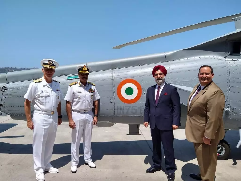वायुसेना की ताकत में और इजाफा: अमेरिकी नौसेना ने भारत को सौंपे एमएच-60आर हेलिकॉप्टर, जानें खासियत