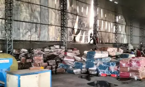 हापुड़ में फैक्ट्रियों में आग लगने का सिलसिला नहीं थम रहा, स्क्रैप की फैक्ट्री में लगी आग हापुड़ में फैक्ट्रियों में आग लगने का सिलसिला नहीं थम रहा, स्क्रैप की फैक्ट्री में लगी आग