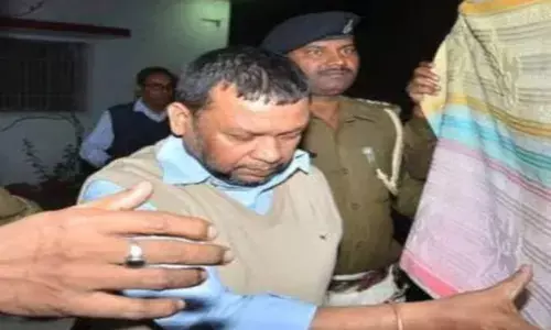 CM नीतीश के खिलाफ FIR दर्ज करवाने थाने पहुंचे IAS अफसर, करते रहे इन्तजार नहीं दर्ज हुई FIR, बिहार में हड़कंप CM नीतीश के खिलाफ FIR दर्ज करवाने थाने पहुंचे IAS अफसर, करते रहे इन्तजार नहीं दर्ज हुई FIR, बिहार में हड़कंप
