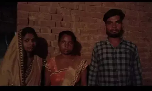 असलहे की नोक पर बदमाशों ने बाइक सवार परिवार को लूटा असलहे की नोक पर बदमाशों ने बाइक सवार परिवार को लूटा