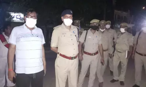 एसडीएम व सीओ ने पकड़ा मिलावटी तेल का खेल एसडीएम व सीओ ने पकड़ा मिलावटी तेल का खेल