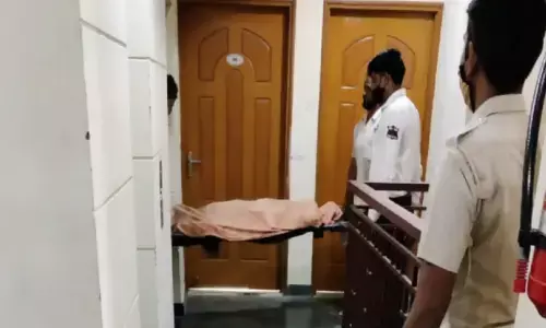 गुरुग्राम में पॉश सोसायटी में मां-बेटी ने की आत्महत्या, 10 दिन पहले ही पति ने भी दी थी जान गुरुग्राम में पॉश सोसायटी में मां-बेटी ने की आत्महत्या, 10 दिन पहले ही पति ने भी दी थी जान