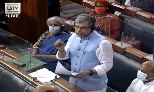 पेगासस जासूसी पर संचार मंत्री अश्विनी वैष्णव बोले- फोन टैपिंग की रिपोर्ट गलत, भारत में अवैध सर्विलांस संभव नहीं