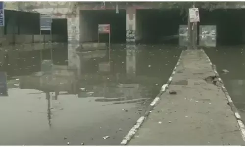 दिल्ली: बारिश के बाद कई स्थानों पर जलभराव, पानी में एक युवक की डुबने से मौत दिल्ली: बारिश के बाद कई स्थानों पर जलभराव, पानी में एक युवक की डुबने से मौत
