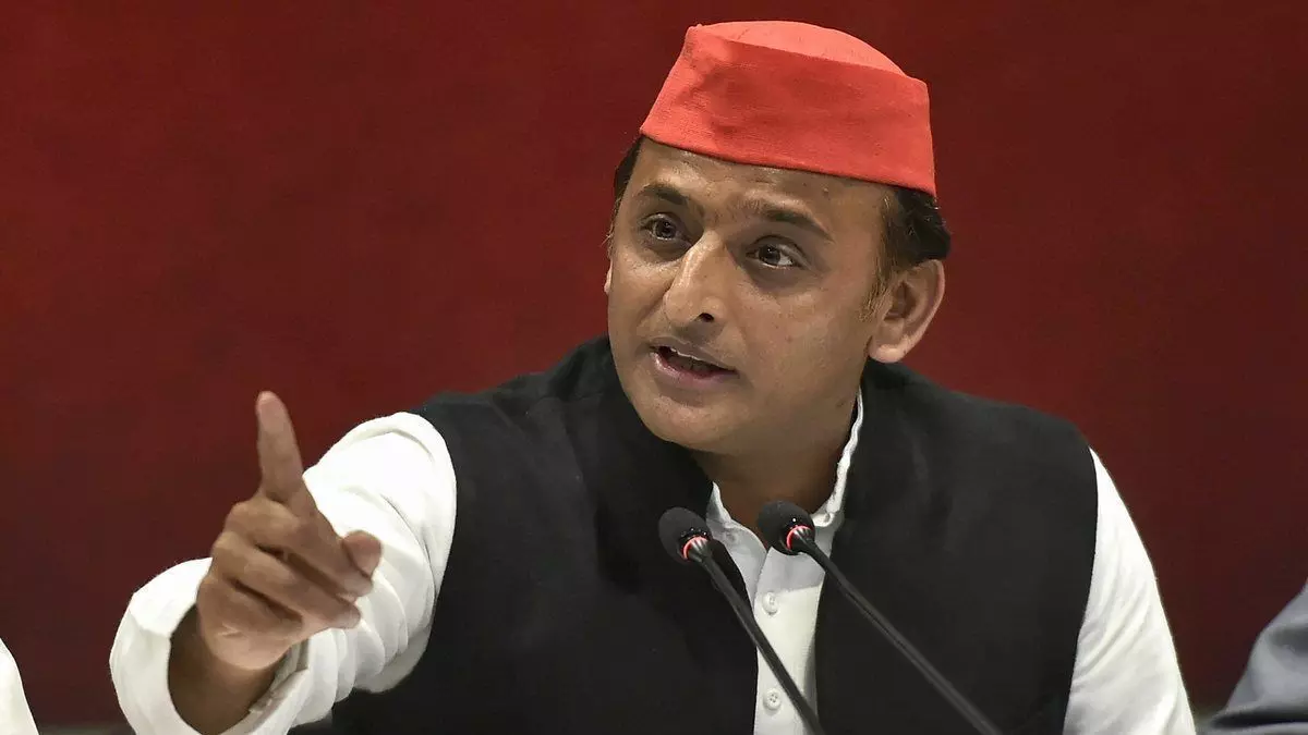 यूपी: बीजेपी सांसदों की बैठक पर अखिलेश यादव ने कसा तंज यूपी: बीजेपी सांसदों की बैठक पर अखिलेश यादव ने कसा तंज