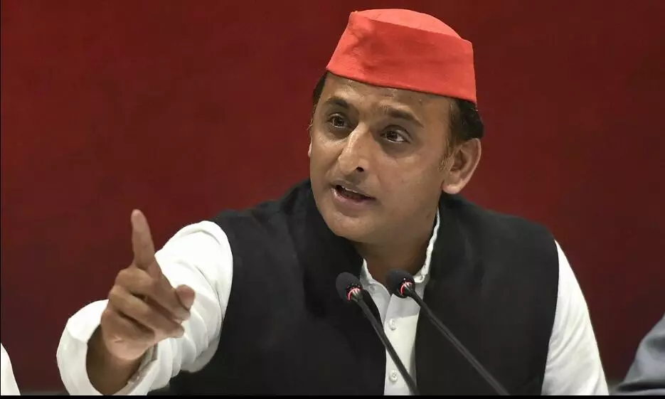 फ़ोन टैपिंग मामले पर अखिलेश यादव ने मोदी सरकार पर जमकर साधा निशाना फ़ोन टैपिंग मामले पर अखिलेश यादव ने मोदी सरकार पर जमकर साधा निशाना