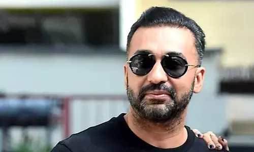 राज कुंद्रा केस में खुलासा, पोर्नोग्राफी के लिए बना था व्हाट्सऐप ग्रुप, हर हफ्ते रिलीज हो रही थी एक फिल्म...! राज कुंद्रा केस में खुलासा, पोर्नोग्राफी के लिए बना था व्हाट्सऐप ग्रुप, हर हफ्ते रिलीज हो रही थी एक फिल्म...!
