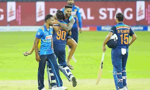 रोमांचक मुकाबले में भारत ने श्रीलंका को हराया, ये रहे टीम इंडिया की जीत के 5 हीरो रोमांचक मुकाबले में भारत ने श्रीलंका को हराया, ये रहे टीम इंडिया की जीत के 5 हीरो