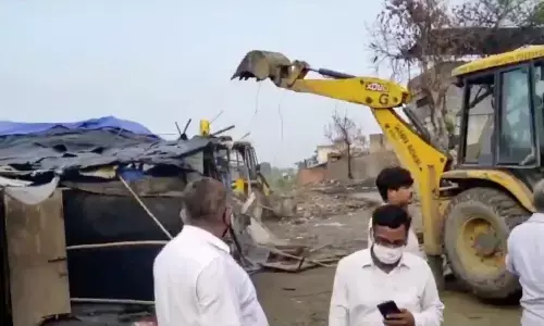 рдпреЛрдЧреА рд╕рд░рдХрд╛рд░ рдХрд╛ рджрд┐рд▓реНрд▓реА рдореЗрдВ рдореЗрдВ рдЪрд▓рд╛ рдмреБрд▓реНрдбреЛрдЬрд░, рд░реЛрд╣рд┐рдВрдЧреНрдпрд╛ рдХреИрдВрдк рддреЛрдбрд╝рдХрд░ рдЦрд╛рд▓реА рдХрд░рд╛рдИ 150 рдХрд░реЛрдбрд╝ рдХреА рдЬрдореАрди рдпреЛрдЧреА рд╕рд░рдХрд╛рд░ рдХрд╛ рджрд┐рд▓реНрд▓реА рдореЗрдВ рдореЗрдВ рдЪрд▓рд╛ рдмреБрд▓реНрдбреЛрдЬрд░, рд░реЛрд╣рд┐рдВрдЧреНрдпрд╛ рдХреИрдВрдк рддреЛрдбрд╝рдХрд░ рдЦрд╛рд▓реА рдХрд░рд╛рдИ 150 рдХрд░реЛрдбрд╝ рдХреА рдЬрдореАрди