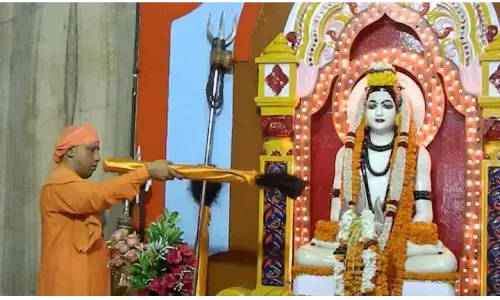 गोरखनाथ मंदिर में इस बार ऐसे मनेगा गुरु पूर्णिमा, योगी आदित्यनाथ को शिष्य तिलक नहीं लगा सकेंगे, लेकिन... गोरखनाथ मंदिर में इस बार ऐसे मनेगा गुरु पूर्णिमा, योगी आदित्यनाथ को शिष्य तिलक नहीं लगा सकेंगे, लेकिन...