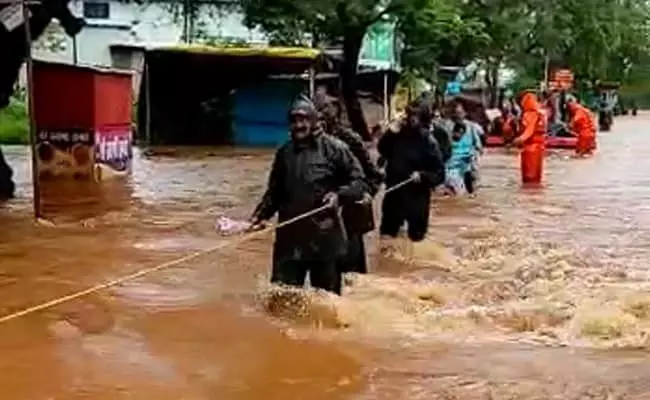 महाराष्ट्र में भारी बारिश ने मचाई तबाही, भूस्खलन से सात लोगों की मौत