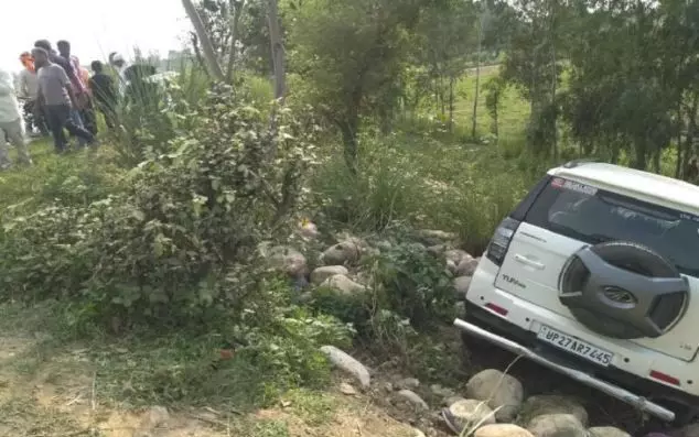 शाहजहांपुर में कार ने दो बाइकों को मारी टक्कर, चार लोगों की मौत शाहजहांपुर में कार ने दो बाइकों को मारी टक्कर, चार लोगों की मौत