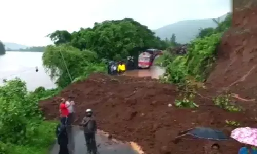 महाराष्ट्र में भारी बारिश और बाढ़ का कहर : महाड में भूस्खलन, 7 शव मिले, नौ की तलाश जारी