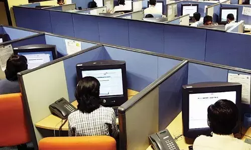 Gautam Budh Nagar district: फर्जी कॉल सेंटरों का गढ़ बना जनपद, नोएडा में बैठ विदेशों में भी ठगी को देते है अंजाम Gautam Budh Nagar district: फर्जी कॉल सेंटरों का गढ़ बना जनपद, नोएडा में बैठ विदेशों में भी ठगी को देते है अंजाम