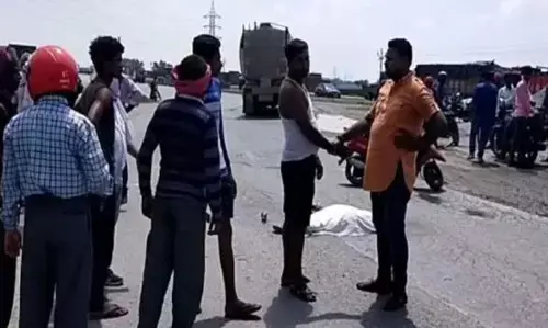 चंदौली में दर्दनाक सड़क हादसा, पति घायल पत्नी की मौत चंदौली में दर्दनाक सड़क हादसा, पति घायल पत्नी की मौत