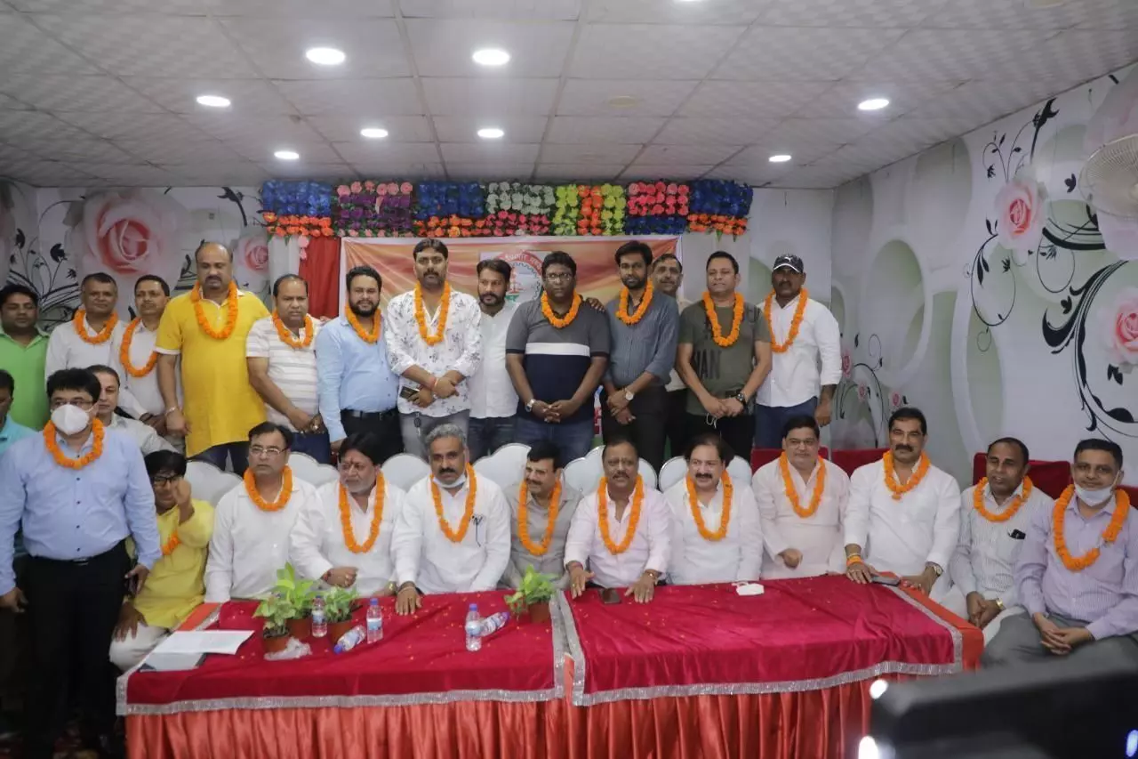व्यापारियों के हितों की रक्षा के लिए किए जाएंगे सार्थक प्रयास- प्रवीण भाटी व्यापारियों के हितों की रक्षा के लिए किए जाएंगे सार्थक प्रयास- प्रवीण भाटी