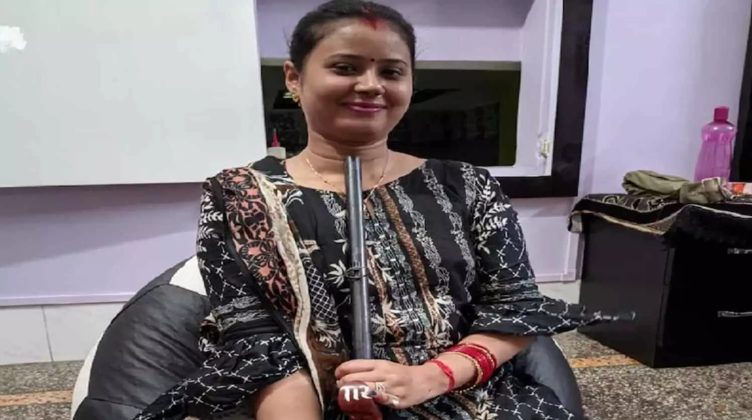 यूपी : बंदूक संग फोटो क्लिक करते वक्त दब गया ट्रिगर, महिला की मौत, फिर हुआ ऐसा.... पुलिस ने दर्ज की FIR यूपी : बंदूक संग फोटो क्लिक करते वक्त दब गया ट्रिगर, महिला की मौत, फिर हुआ ऐसा.... पुलिस ने दर्ज की FIR