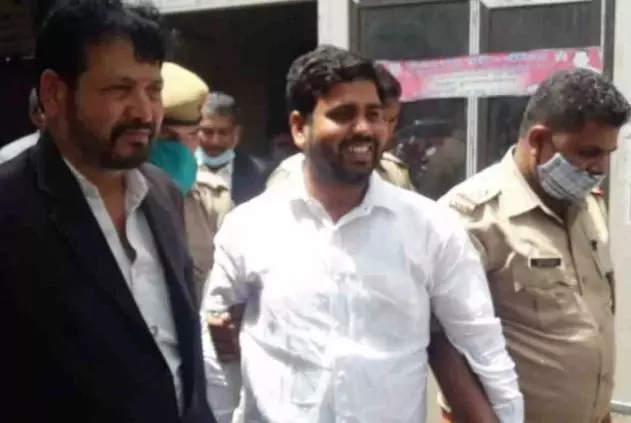 हूटर रैली निकालने वाले सपा नेता धर्मेंद्र यादव की संपत्ति होगी कुर्क हूटर रैली निकालने वाले सपा नेता धर्मेंद्र यादव की संपत्ति होगी कुर्क