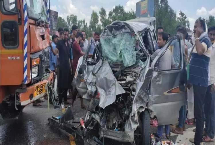 यूपी में दर्दनाक हादसा : रामपुर में टैंकर और कार की टक्कर में छह लोगों की मौत