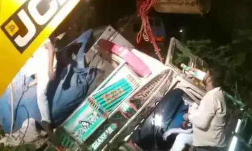 बाराबंकी में भीषण सड़क हादसा, 4 श्रद्धालुओं की मौके पर मौत, करीब 36 घायल, कई गंभीर