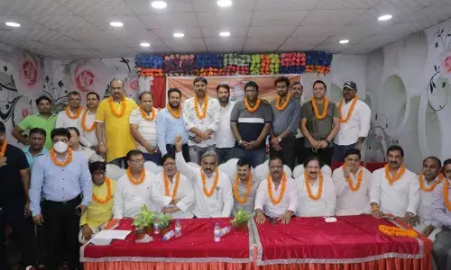 व्यापारियों के हितों की रक्षा के लिए किए जाएंगे सार्थक प्रयास : प्रवीण भाटी व्यापारियों के हितों की रक्षा के लिए किए जाएंगे सार्थक प्रयास : प्रवीण भाटी